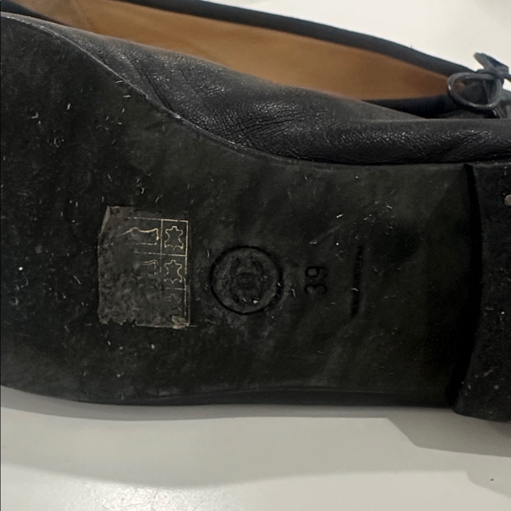 CHANEL Black Leather Ballerina
Flat with Patent Tow and Bow - Picture 9 of 16
